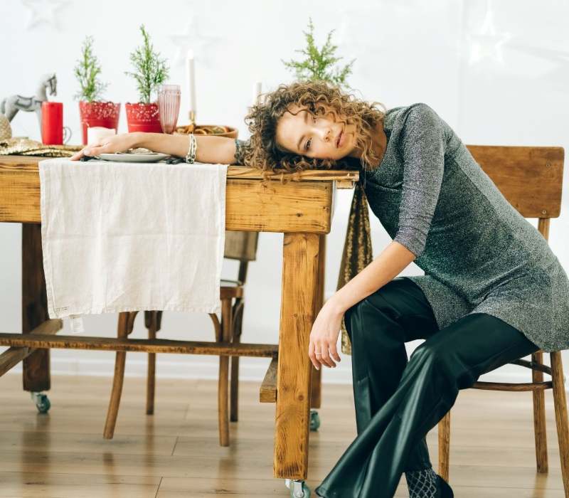 woman experiencing the holiday blues